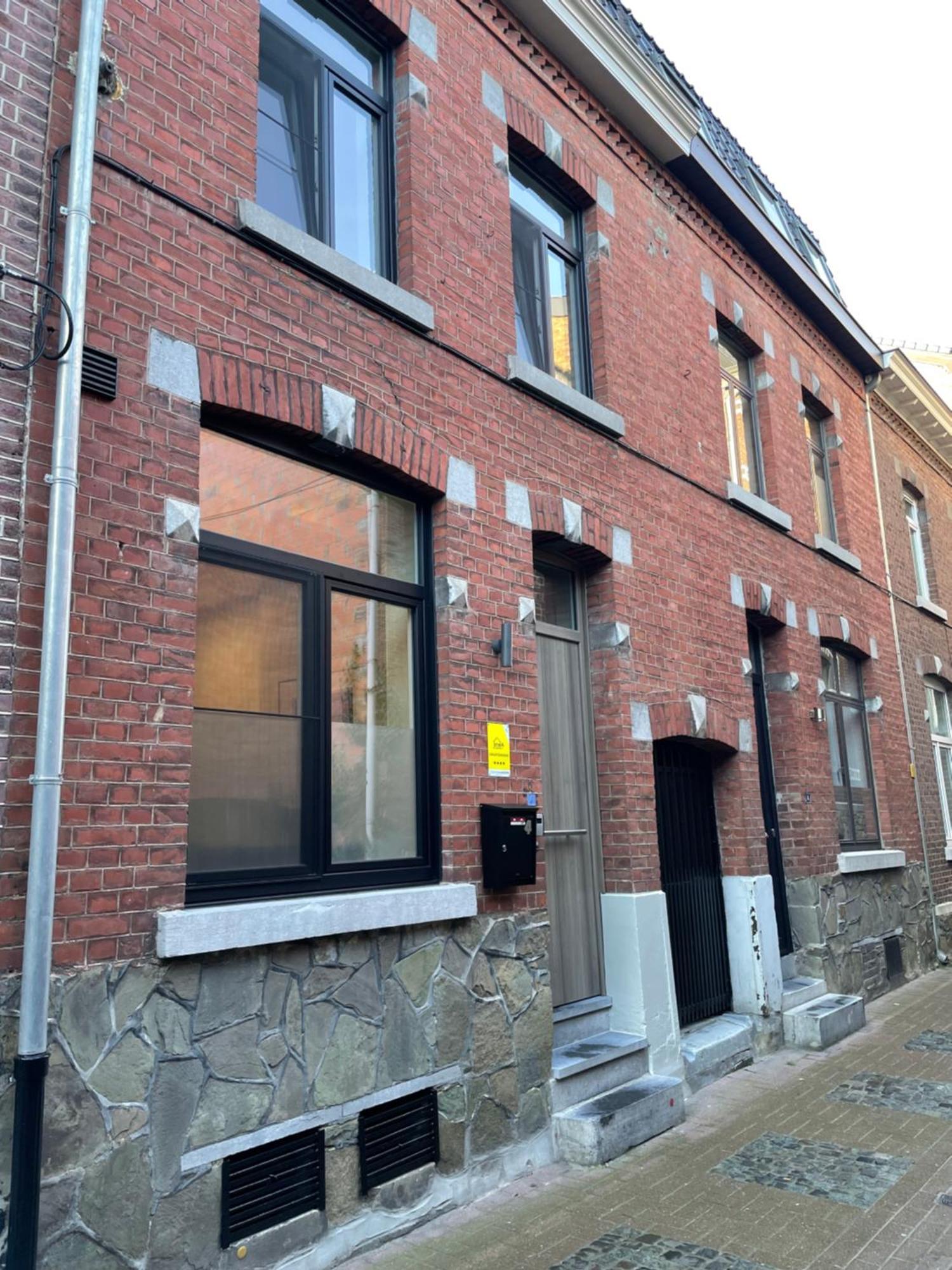 Gezellig stadshuisje met patio. Tongeren Buitenkant foto